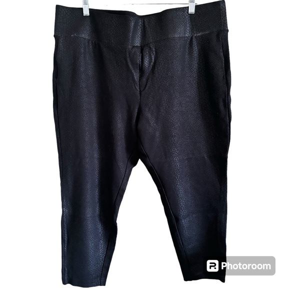 Torrid Snakeskin Pixie Legging 3X EUC - Picture 4 of 7